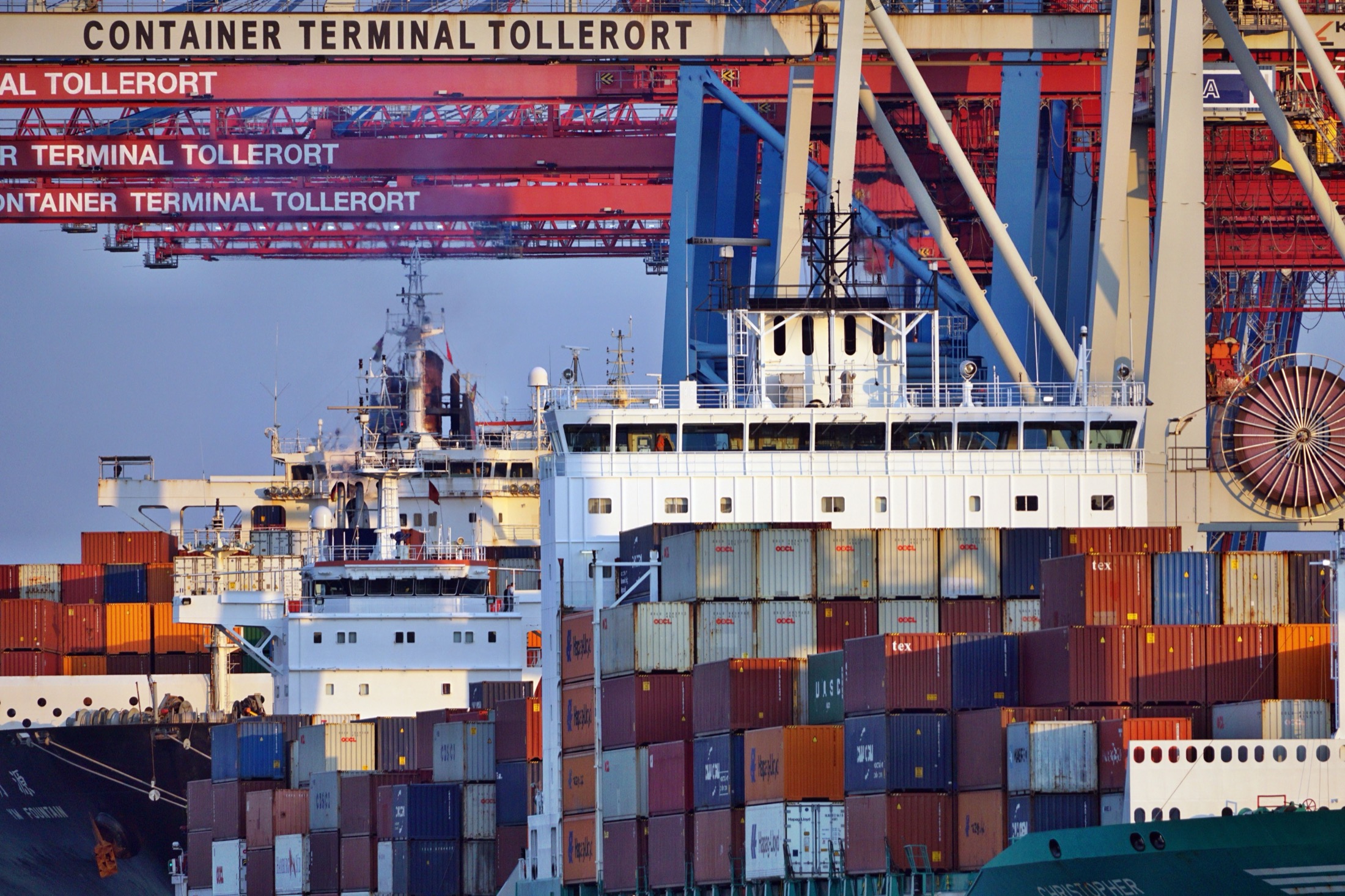 Multiple vessels at a container terminal